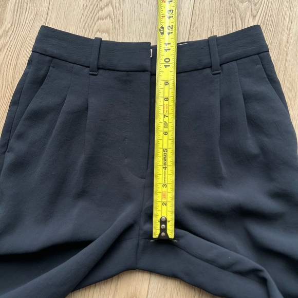 Aritzia Wilfred The Effortless Pant™ - Crepette™ Sz 2
Dark Night Navy - Picture 8 of 16